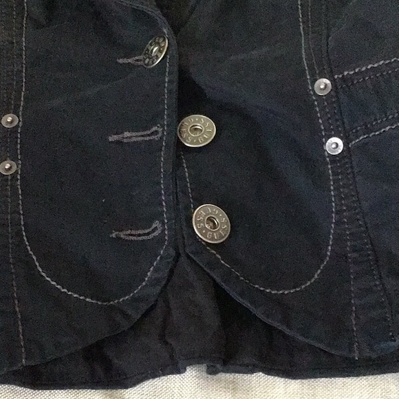 Guess Jeans VGUC unique black jean jacket, 3 button up, buttons on sleeves - Picture 12 of 16